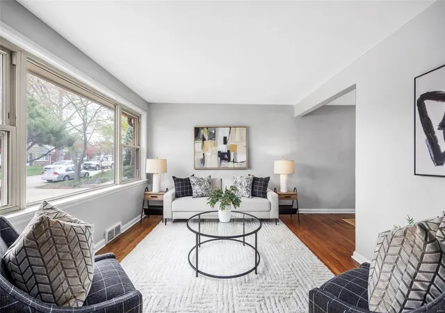 Photo 2 of Single family home for sale at 9724 Graystone Terr, Saint Louis, MO 63119 | MLS# 25019237 | Listing updated on 2025-04-12