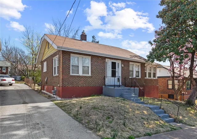 Photo 2 of Single family home for sale at 7611 San Diego Ave, Saint Louis, MO 63121 | MLS# 25019275 | Listing updated on 2025-04-07