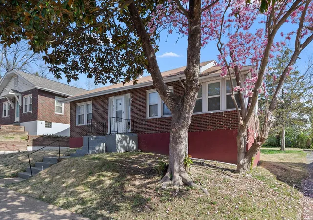 Photo 3 of Single family home for sale at 7611 San Diego Ave, Saint Louis, MO 63121 | MLS# 25019275 | Listing updated on 2025-04-07