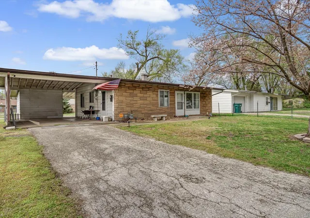 Photo 1 of Single family home for sale at 1120 Saint Michael Dr, East Saint Louis, IL 62206 | MLS# 25019516 | Listing updated on 2025-05-02