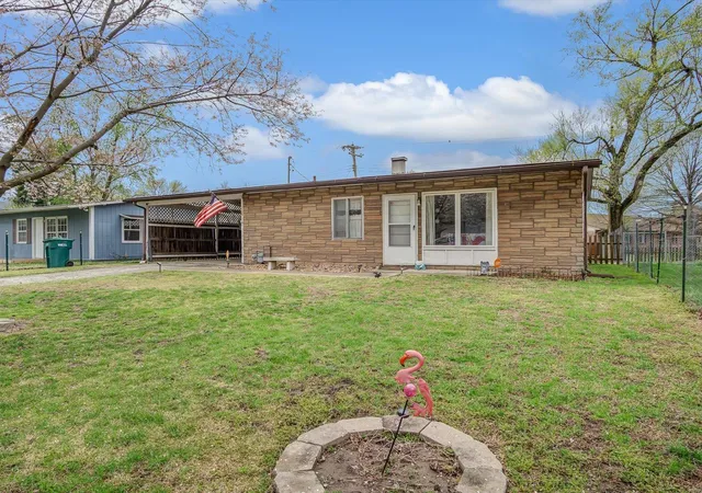 Photo 3 of Single family home for sale at 1120 Saint Michael Dr, East Saint Louis, IL 62206 | MLS# 25019516 | Listing updated on 2025-05-02