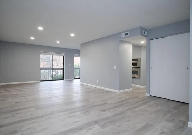 Photo 3 of Condo for sale at 572 Coeur De Royale Dr #108, Saint Louis, MO 63141 | MLS# 25019537 | Listing updated on 2025-04-02