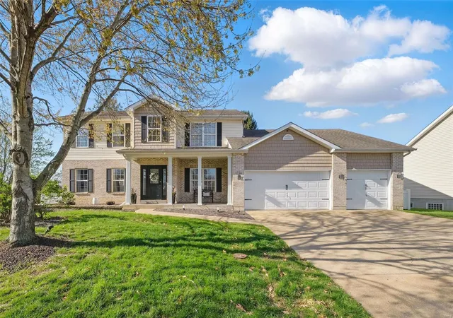 Photo 1 of Single family home for sale at 4572 Kerth Forest Dr, Saint Louis, MO 63128 | MLS# 25019661 | Listing updated on 2025-04-09