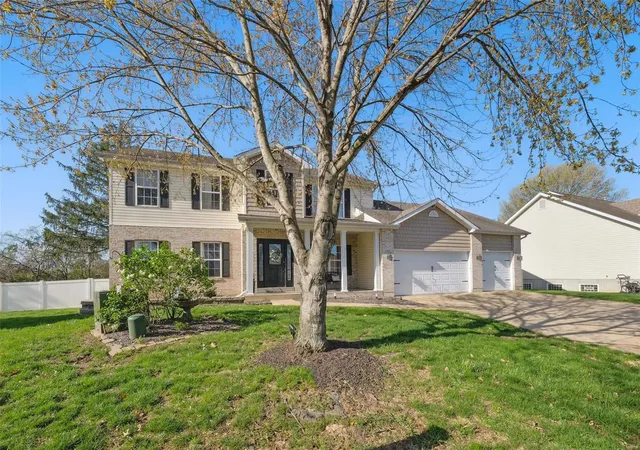 Photo 1 of Single family home for sale at 4572 Kerth Forest Dr, Saint Louis, MO 63128 | MLS# 25019661 | Listing updated on 2025-04-09