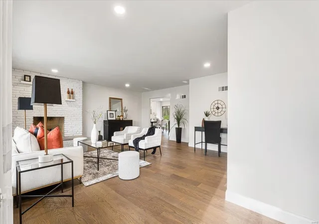 Photo 4 of Single family home for sale at 4615 Valmeyer Dr, Saint Louis, MO 63128 | MLS# 25019964 | Listing updated on 2025-04-02