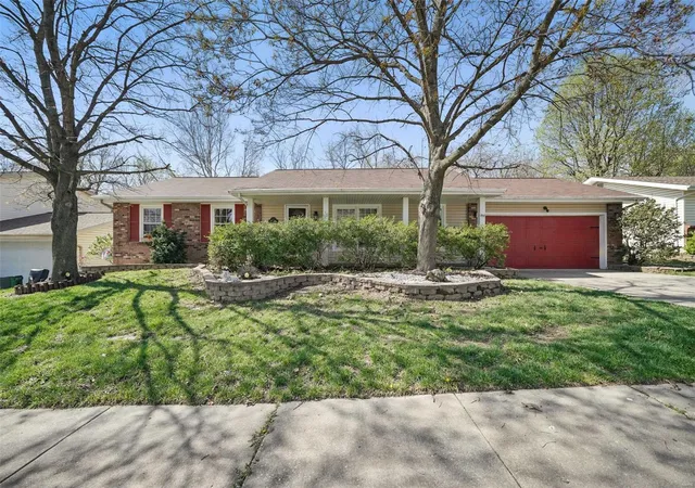 Photo 1 of Single family home for sale at 3301 Lightfoot Dr, Saint Charles, MO 63301 | MLS# 25020252 | Listing updated on 2025-04-08
