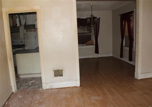 Photo 3 of Single family home for sale at 5202 Maffitt Ave, Saint Louis, MO 63113 | MLS# 25020324 | Listing updated on 2025-04-09