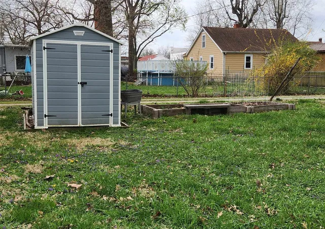 Photo 4 of Single family home for sale at 10 W 2nd Street, Trenton, IL 62293 | MLS# 25020349 | Listing updated on 2025-04-02