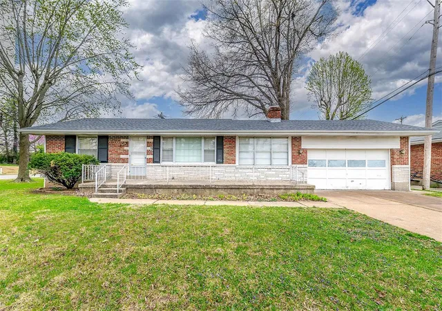 Photo 1 of Single family home for sale at 1000 Crete Dr, Saint Louis, MO 63137 | MLS# 25020481 | Listing updated on 2025-04-15