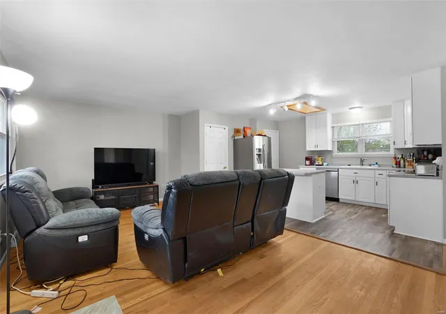 Photo 1 of Single family home for sale at 12 Saint Xavier Dr, Saint Peters, MO 63376 | MLS# 25020498 | Listing updated on 2025-04-07