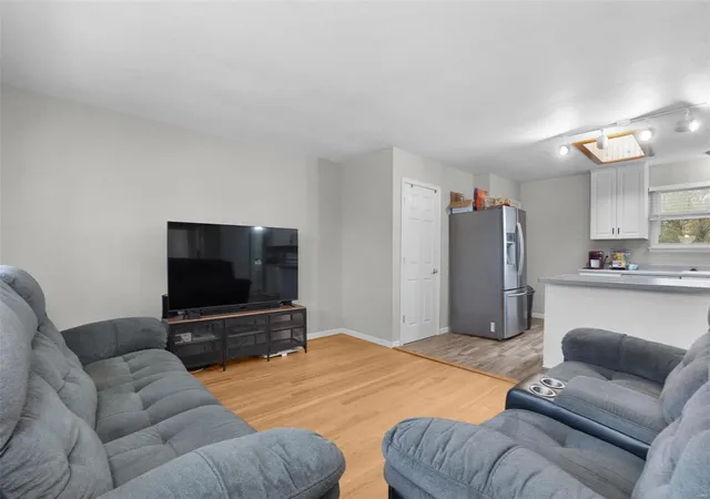 Photo 3 of Single family home for sale at 12 Saint Xavier Dr, Saint Peters, MO 63376 | MLS# 25020498 | Listing updated on 2025-04-07