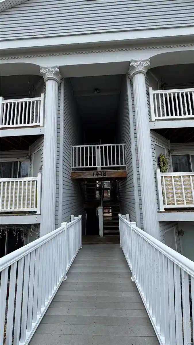 Listing Photo 2 - Condo for sale in 1948 Marine Ter Dr located at 1948 Marine Ter Dr, Maryland Heights, MO 63146 - Unit 1948 Marine Terrace Dr