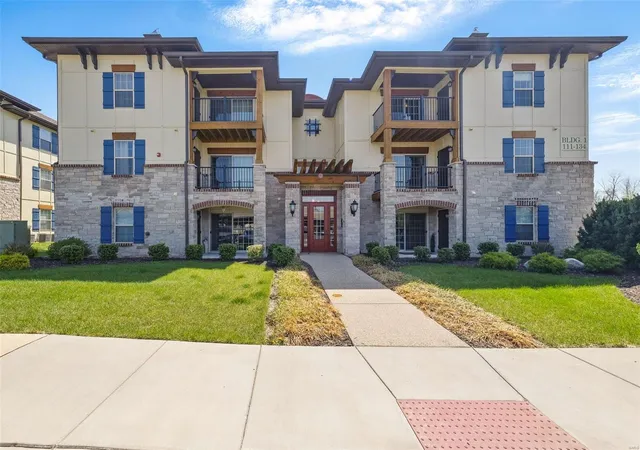 Photo 2 of Condo for sale at 121 Bordeaux Way, Saint Peters, MO 63376 | MLS# 25020678 | Listing updated on 2025-04-16