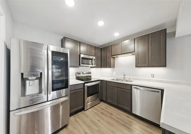 Photo 3 of Condo for sale at 121 Bordeaux Way, Saint Peters, MO 63376 | MLS# 25020678 | Listing updated on 2025-04-16