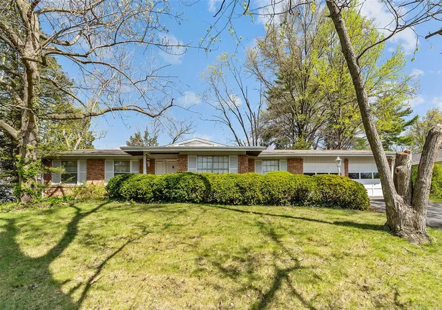 Photo 1 of Single family home for sale at 12123 Land O Lakes Dr, Saint Louis, MO 63146 | MLS# 25020719 | Listing updated on 2025-04-10