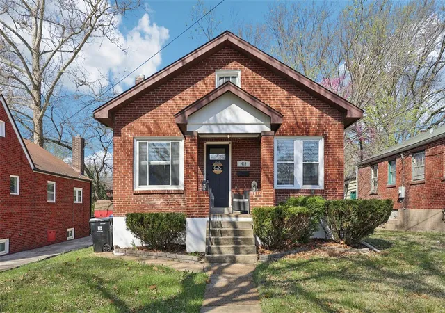 Photo 1 of Single family home for sale at 1419 Quendo Ave, Saint Louis, MO 63130 | MLS# 25020764 | Listing updated on 2025-04-09