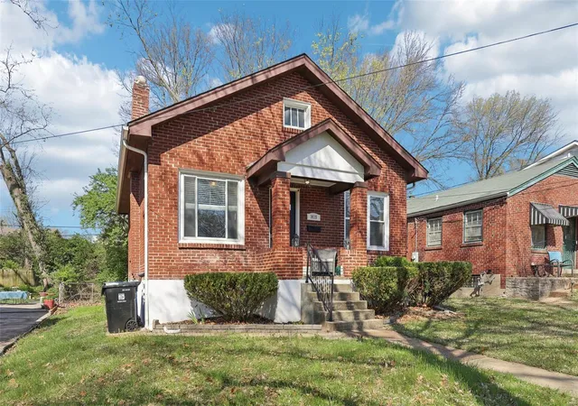 Photo 1 of Single family home for sale at 1419 Quendo Ave, Saint Louis, MO 63130 | MLS# 25020764 | Listing updated on 2025-04-09