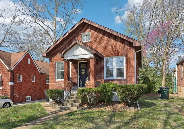 Photo 2 of Single family home for sale at 1419 Quendo Ave, Saint Louis, MO 63130 | MLS# 25020764 | Listing updated on 2025-04-09