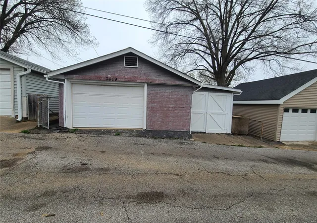 Photo 2 of Single family home for sale at 3619 Holt Ave, Saint Louis, MO 63116 | MLS# 25020775 | Listing updated on 2025-04-13