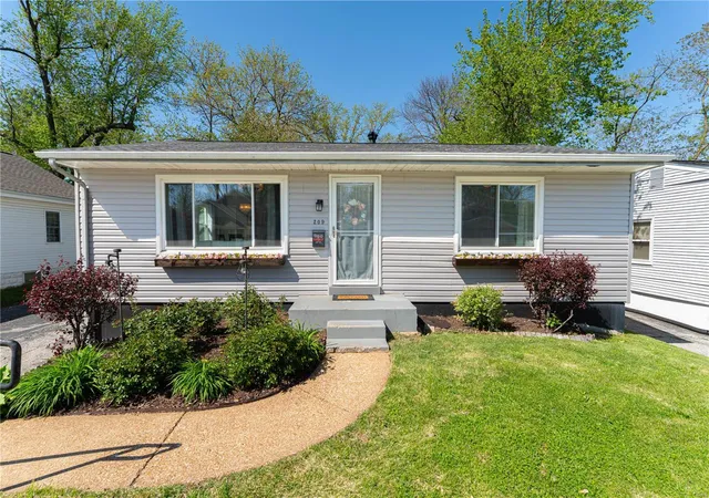 Photo 1 of Sale Pending at 209 Madison Ave, Saint Louis, MO 63119 | MLS# 25020800 | Listing updated on 2025-05-01