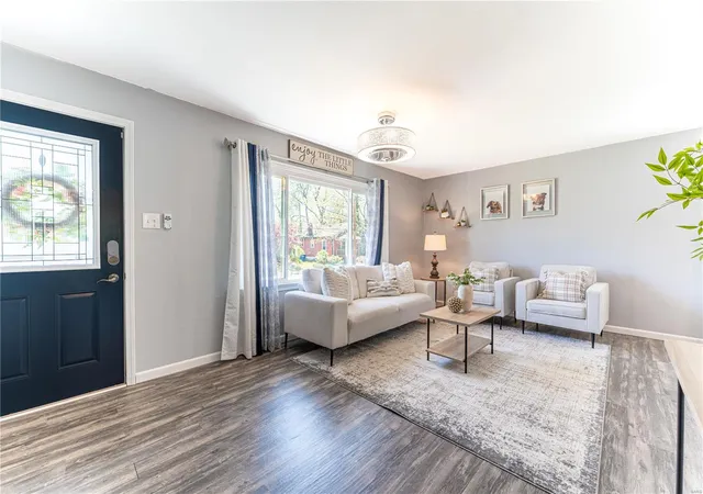 Photo 2 of Sale Pending at 209 Madison Ave, Saint Louis, MO 63119 | MLS# 25020800 | Listing updated on 2025-05-01