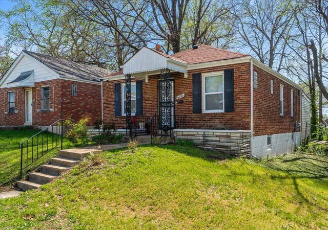 Photo 2 of Single family home for sale at 6032 Margaretta Ave, Saint Louis, MO 63120 | MLS# 25020826 | Listing updated on 2025-04-09