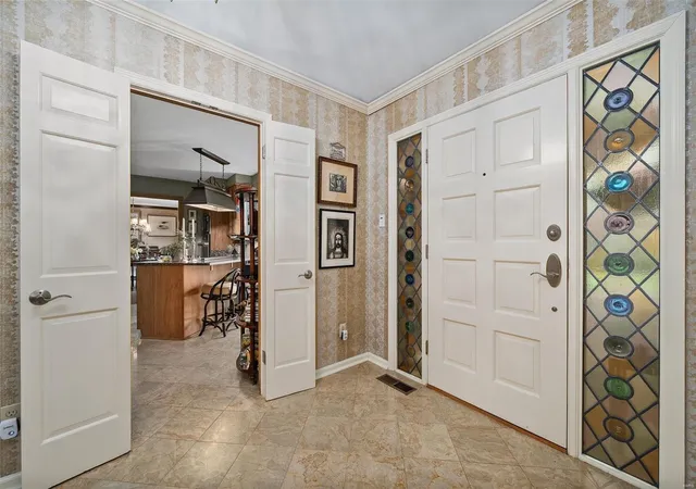 Photo 3 of Sale Pending at 3 Huntleigh Trails Ln, Saint Louis, MO 63131 | MLS# 25020905 | Listing updated on 2025-04-24