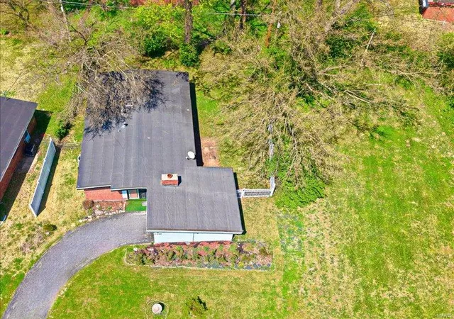 Photo 3 of Single family home for sale at 8445 Bayberry Dr, Saint Louis, MO 63134 | MLS# 25020913 | Listing updated on 2025-04-19