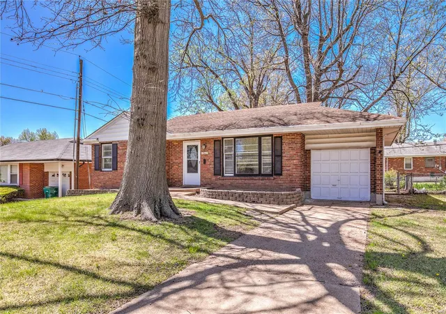Photo 2 of Single family home for sale at 9427 Yorktown Dr, Saint Louis, MO 63137 | MLS# 25020944 | Listing updated on 2025-04-16