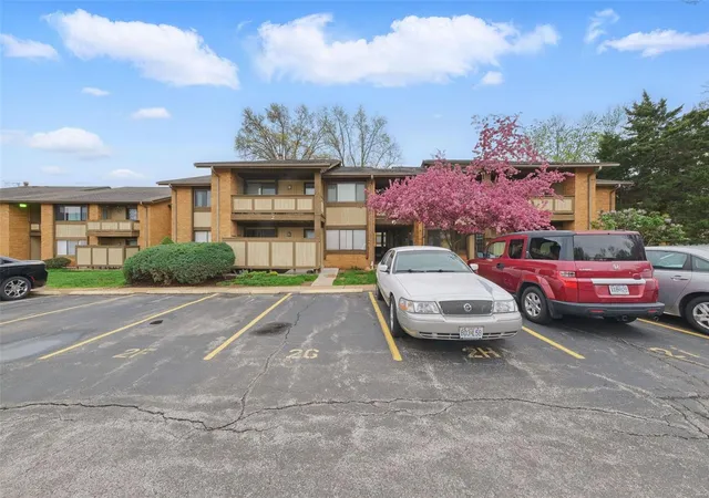 Photo 1 of Condo for sale at 2 Fairways Cir #I, Saint Charles, MO 63303 | MLS# 25020957 | Listing updated on 2025-04-07