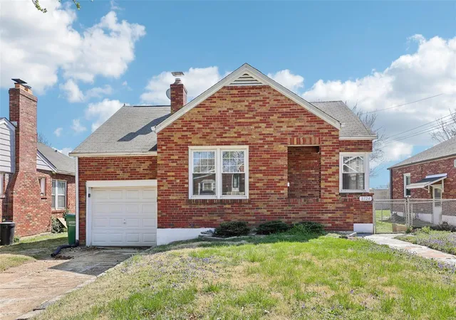 Photo 3 of Single family home for sale at 8724 Magdalen Ave, Saint Louis, MO 63144 | MLS# 25021093 | Listing updated on 2025-04-10