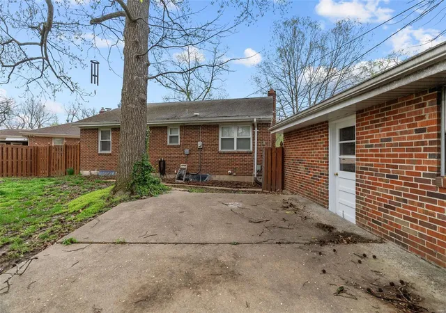 Photo 3 of Single family home for sale at 2235 Laverne Ct, Saint Louis, MO 63144 | MLS# 25021232 | Listing updated on 2025-04-13