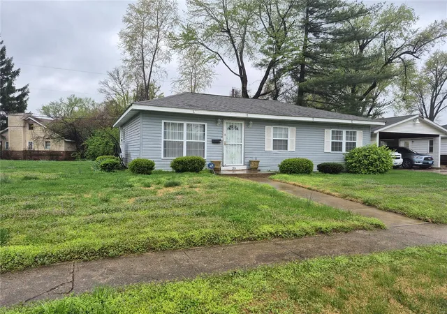 Photo 2 of Single family home for sale at 39 Martell Dr, East Saint Louis, IL 62203 | MLS# 25021281 | Listing updated on 2025-04-07