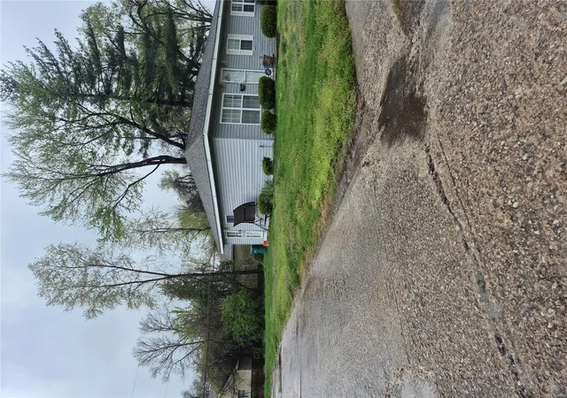 Photo 3 of Single family home for sale at 39 Martell Dr, East Saint Louis, IL 62203 | MLS# 25021281 | Listing updated on 2025-04-07