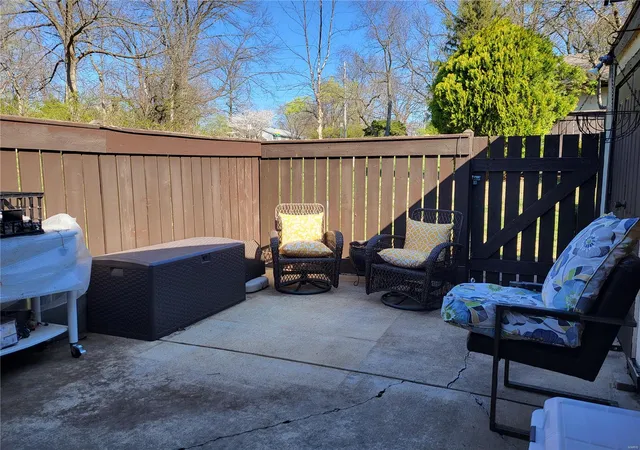 Listing Photo 3 - Condo for sale in building located at 11157 Whispering Oaks Dr, Saint Louis, MO 63136