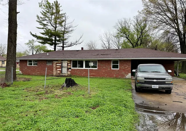 Photo 1 of Single family home for sale at 8403 Boul Ave, East Saint Louis, IL 62203 | MLS# 25021312 | Listing updated on 2025-04-07