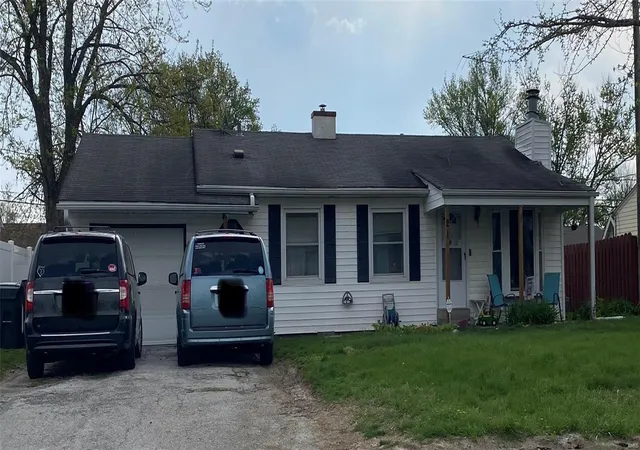 Photo 1 of Sale Pending at 21 Hialeah Dr, Saint Peters, MO 63376 | MLS# 25021329 | Listing updated on 2025-04-10