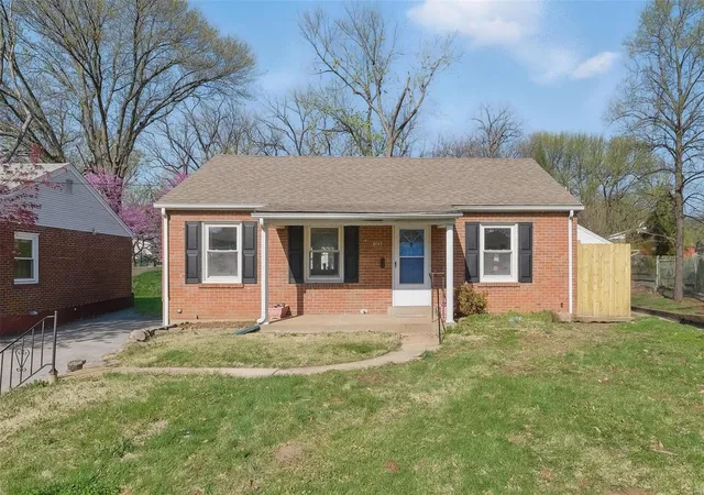 Photo 1 of Single family home for sale at 3443 Lindscott Ave, Saint Louis, MO 63114 | MLS# 25021330 | Listing updated on 2025-04-25