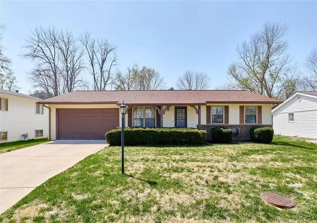Photo 1 of Single family home for sale at 19 Blackwood Ln, Saint Peters, MO 63376 | MLS# 25021331 | Listing updated on 2025-04-09