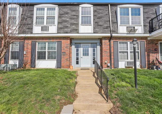 Photo 1 of Condo for sale at 1711 Mayenne Ct #H, Saint Louis, MO 63125 | MLS# 25021413 | Listing updated on 2025-04-12