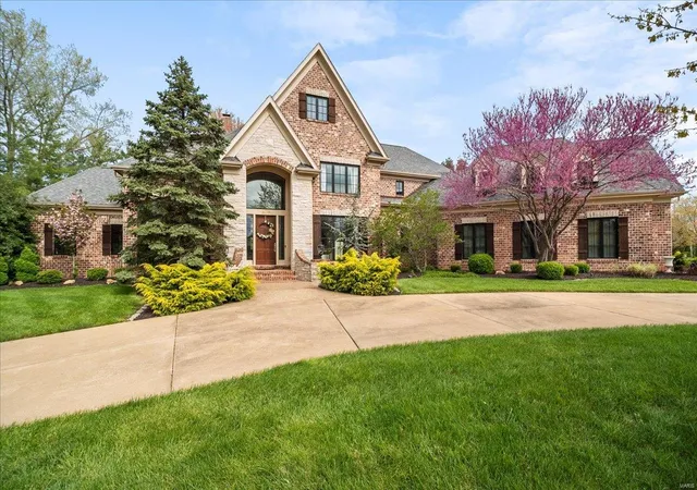Photo 2 of Sale Pending at 17901 Greyabbey Ct, Chesterfield, MO 63005 | MLS# 25021422 | Listing updated on 2025-04-30