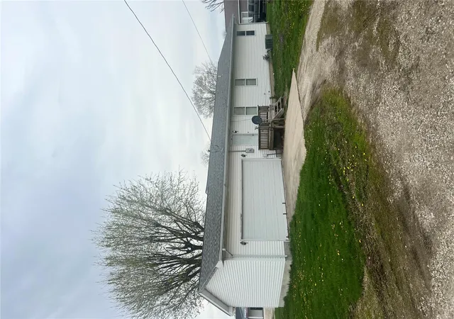 Photo 1 of Single family home for sale at 1114 S Main St, Vandalia, MO 63382 | MLS# 25021447 | Listing updated on 2025-04-10