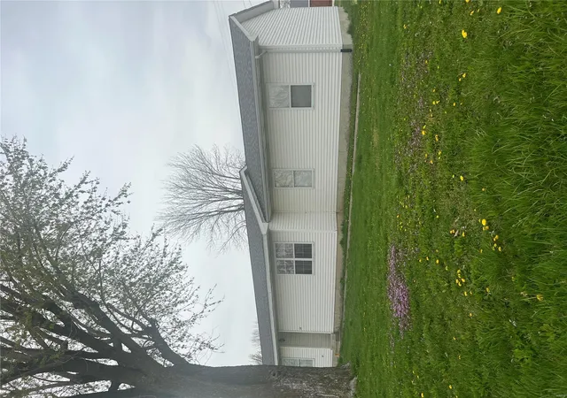 Photo 2 of Single family home for sale at 1114 S Main St, Vandalia, MO 63382 | MLS# 25021447 | Listing updated on 2025-04-10