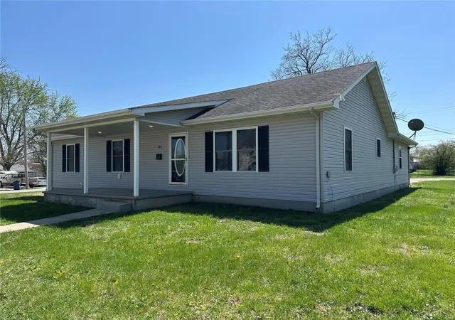 Photo 1 of Single family home for sale at 112 E Madison Ave, Owensville, MO 65066 | MLS# 25021451 | Listing updated on 2025-04-08