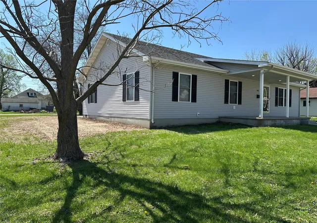 Photo 2 of Single family home for sale at 112 E Madison Ave, Owensville, MO 65066 | MLS# 25021451 | Listing updated on 2025-04-08