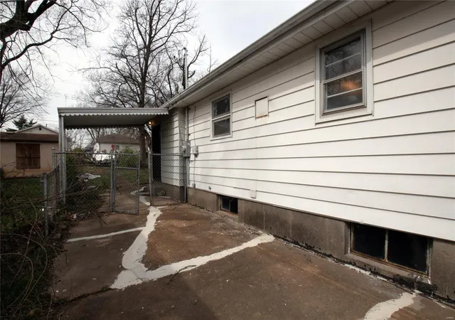 Photo 3 of Single family home for sale at 9705 Winkler Dr, Saint Louis, MO 63136 | MLS# 25021488 | Listing updated on 2025-04-07