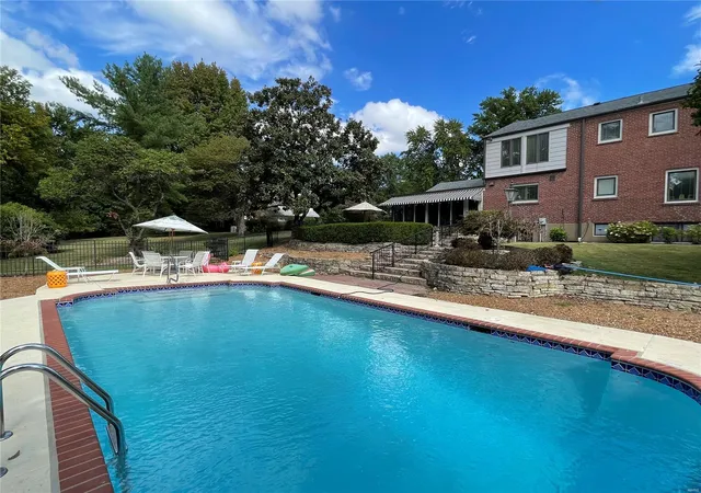 Photo 1 of Single family home for sale at 31 Berkshire Dr, Saint Louis, MO 63117 | MLS# 25021490 | Listing updated on 2025-04-22