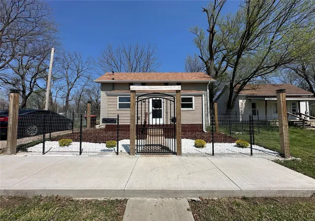 Photo 1 of Single family home for sale at 356 Van Buren, Lebanon, MO 65536 | MLS# 25021606 | Listing updated on 2025-04-07