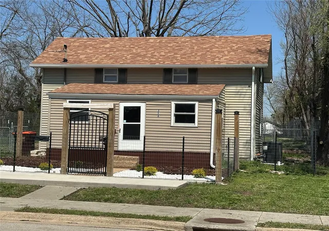 Photo 2 of Single family home for sale at 356 Van Buren, Lebanon, MO 65536 | MLS# 25021606 | Listing updated on 2025-04-07