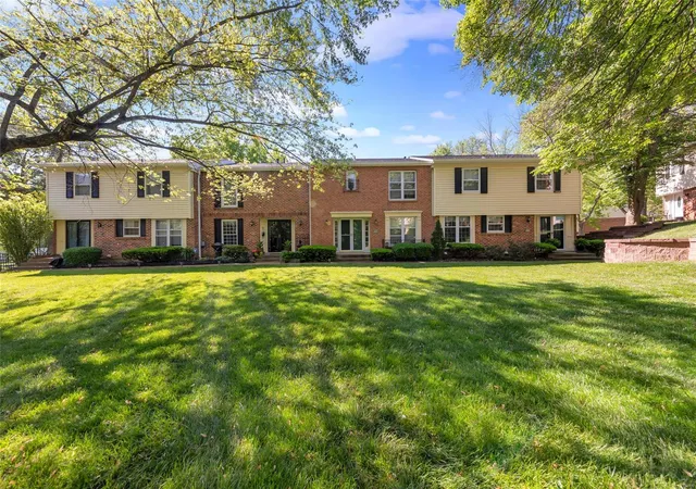 Townhouse for sale at 13355 Land O Woods Dr, Saint Louis, MO 63141 | MLS# 25021618